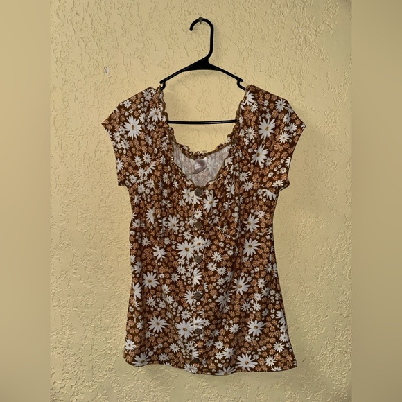 No Boundaries Tops - Floral Brown and White Women's Top No Boundaries XL